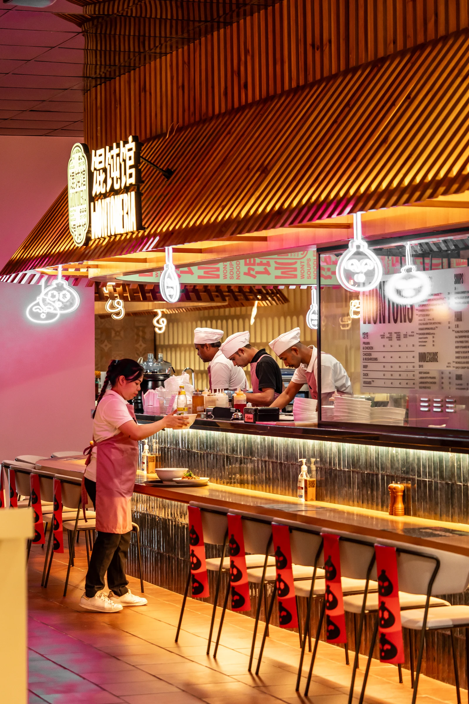 Wontoneria counter and kitchen team
